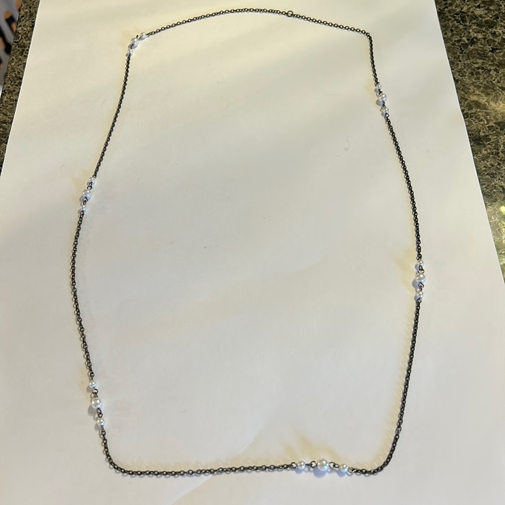 Long chain & pearl necklace